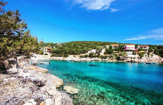 Faros Oasis Apartment Gdinj Exterior photo